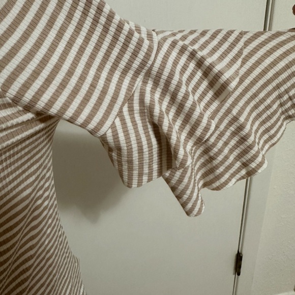 Blu Pepper ruffled blouse. - Picture 4 of 5